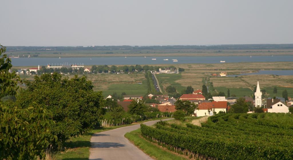 Das Mittelpunkt Mörbisch am See Exteriör bild