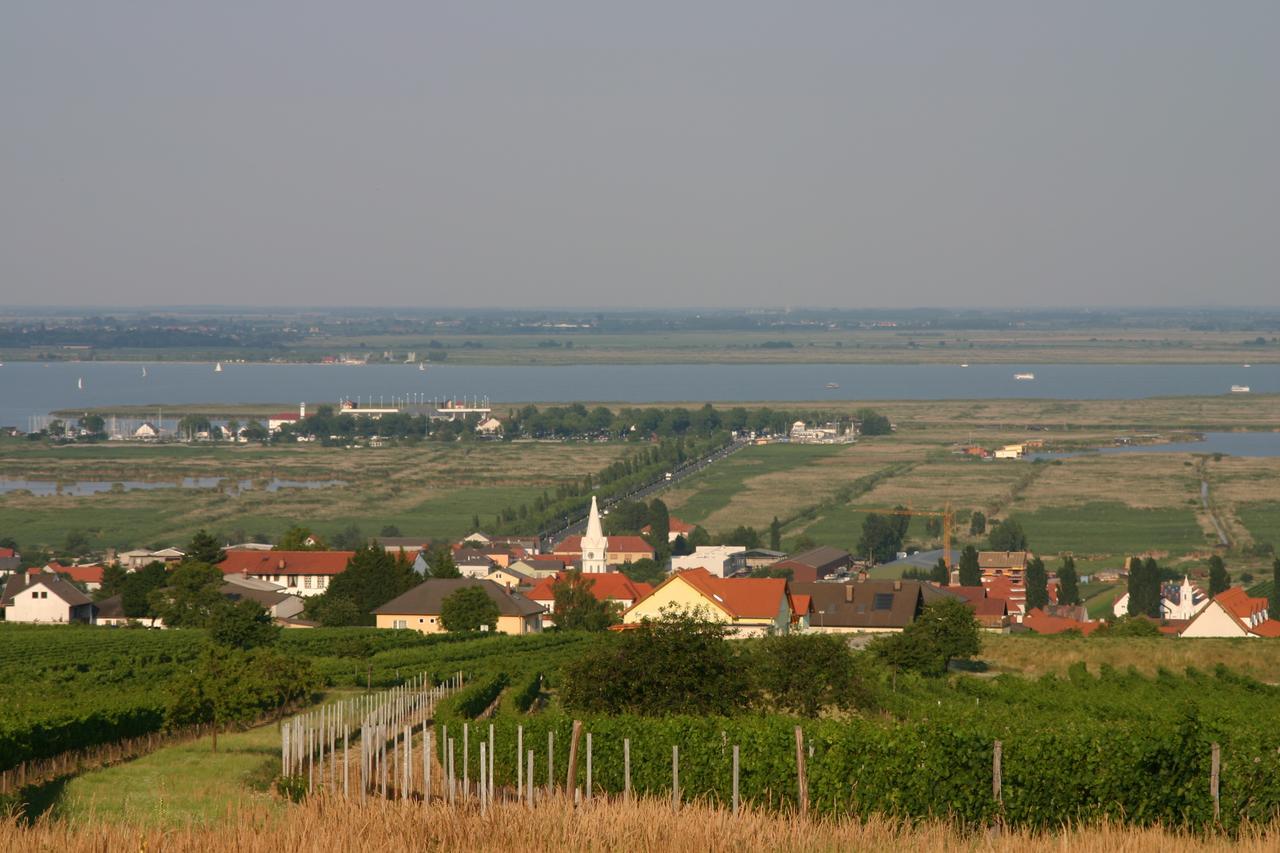 Das Mittelpunkt Mörbisch am See Exteriör bild